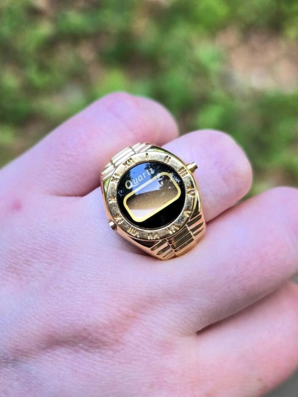 Vintage Gold Tone Stretchy Band Quartz Ring Digital Watch